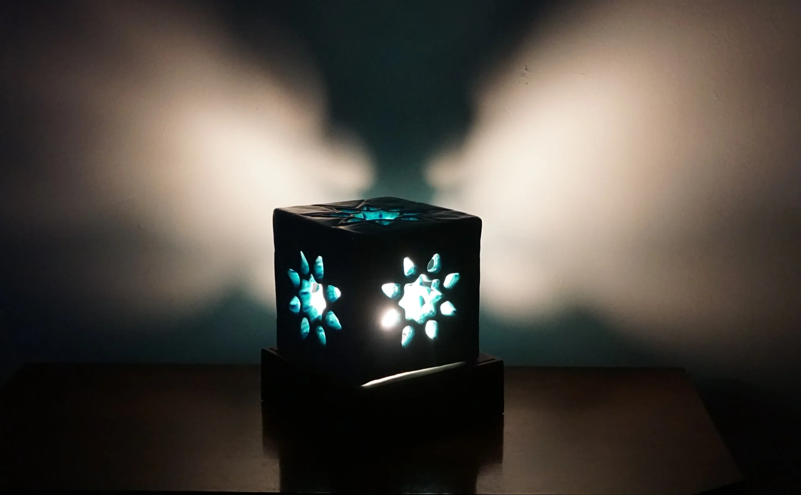 {:en}"Seljuk Star" Cubic Ceramic Light Sculpture{:}{:tr}“Selçuklu Yıldızı” Kübik Seramik Işık Heykeli{:} - Image 3